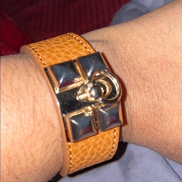 Fashion Tan Lock Faux Leather Gold Hardware Bracelet - Picture 3 of 5
